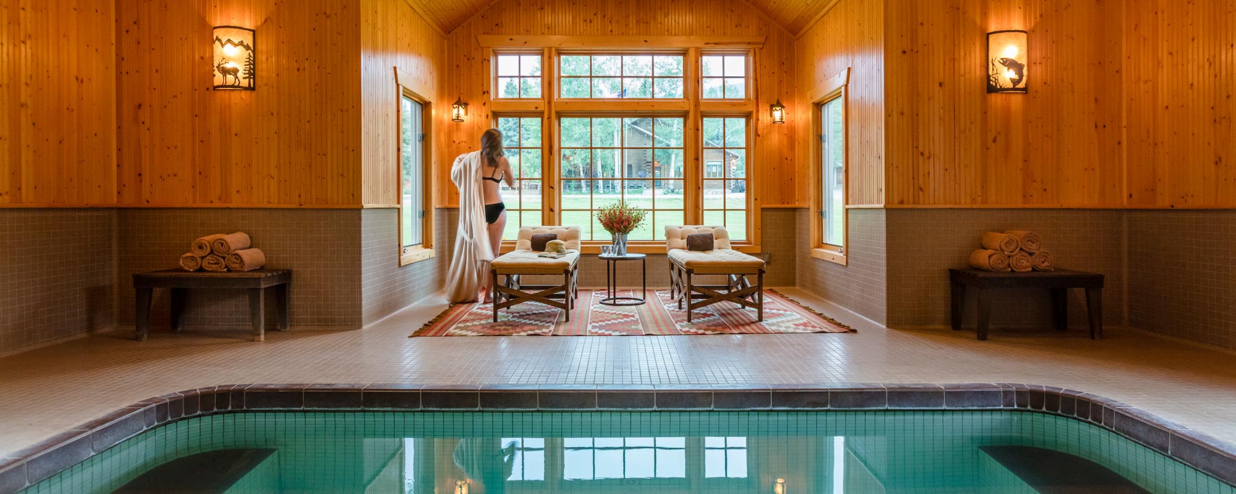 Pool at 4UR