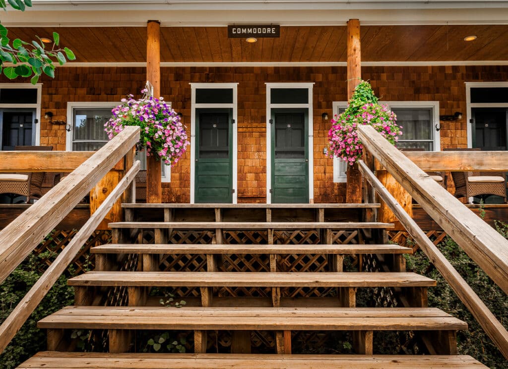 Exterior Steps leading up to 4URs commodore porch