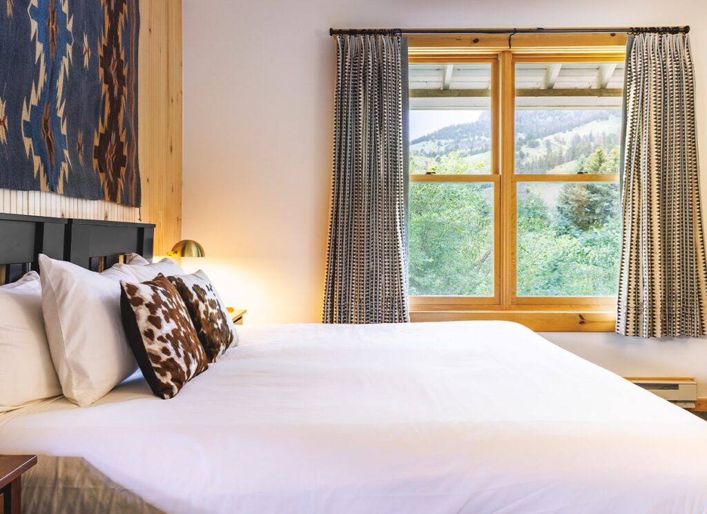 Guest cabin