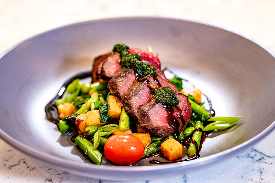 steak and asparagus