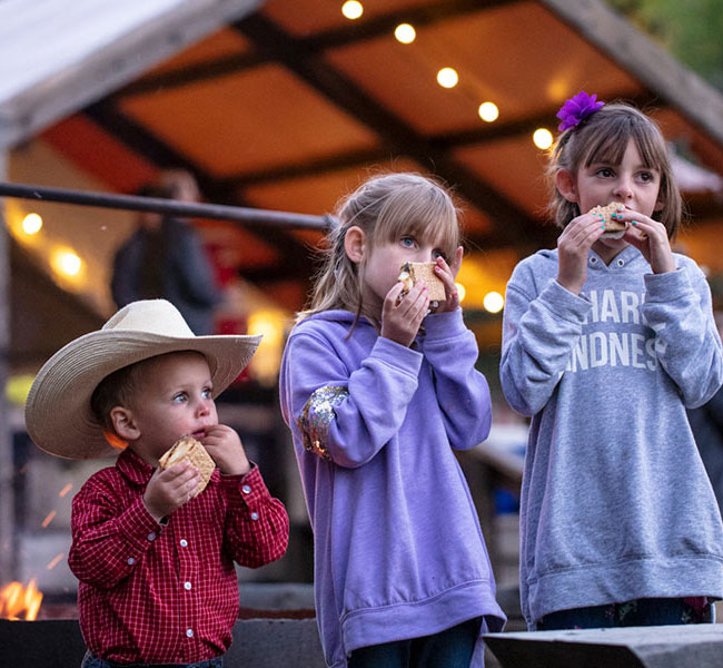 kids eating smores